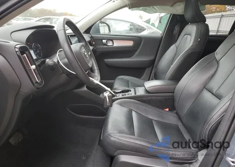 2021 Volvo Xc40 T5 Momentum z USA, uszkodzony, nr VIN YV4162UK7M2395151